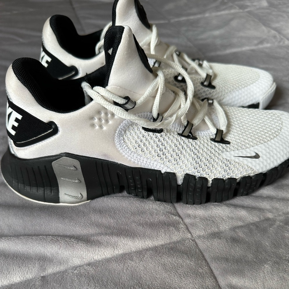 Nike Black and White Training Sneakers